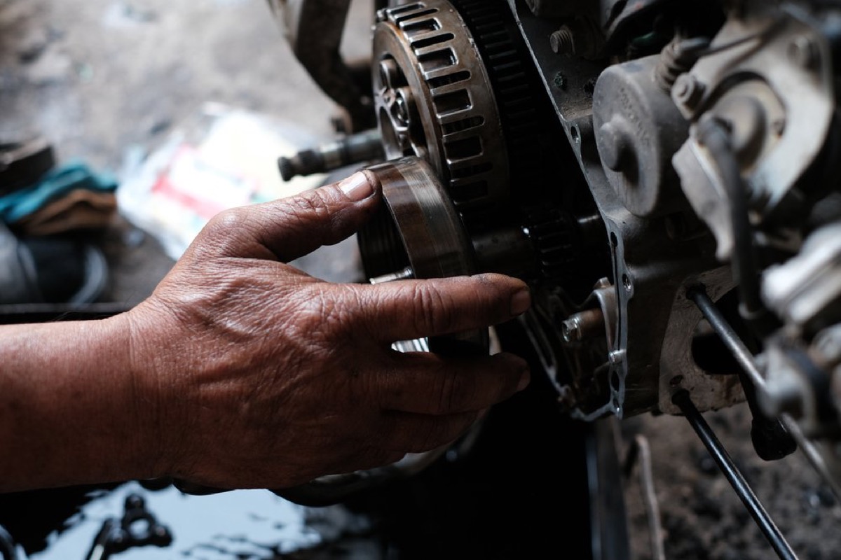 إصلاح وتوضيب المكائن